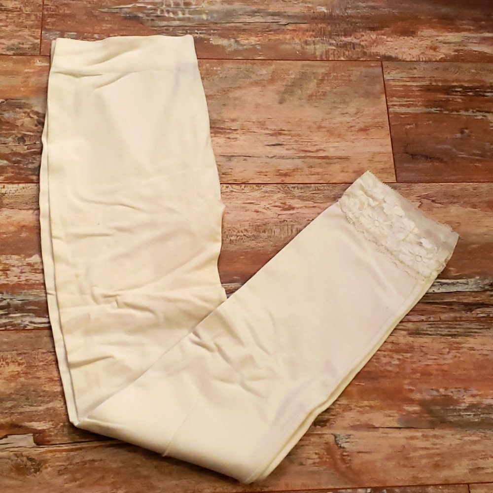NWOT Say What Seamless Leggings with Lace Trim